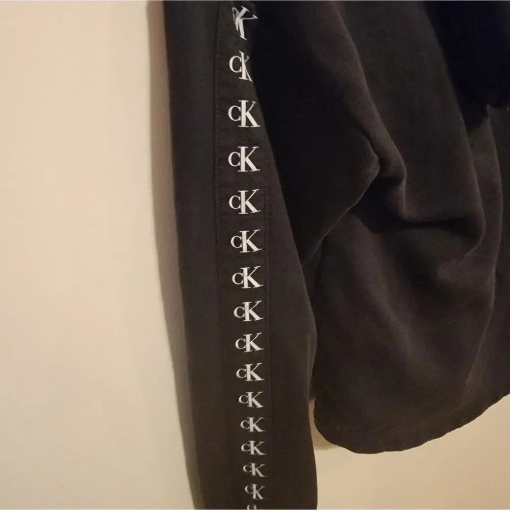 Womans Small Calvin Klein Sweatshirt